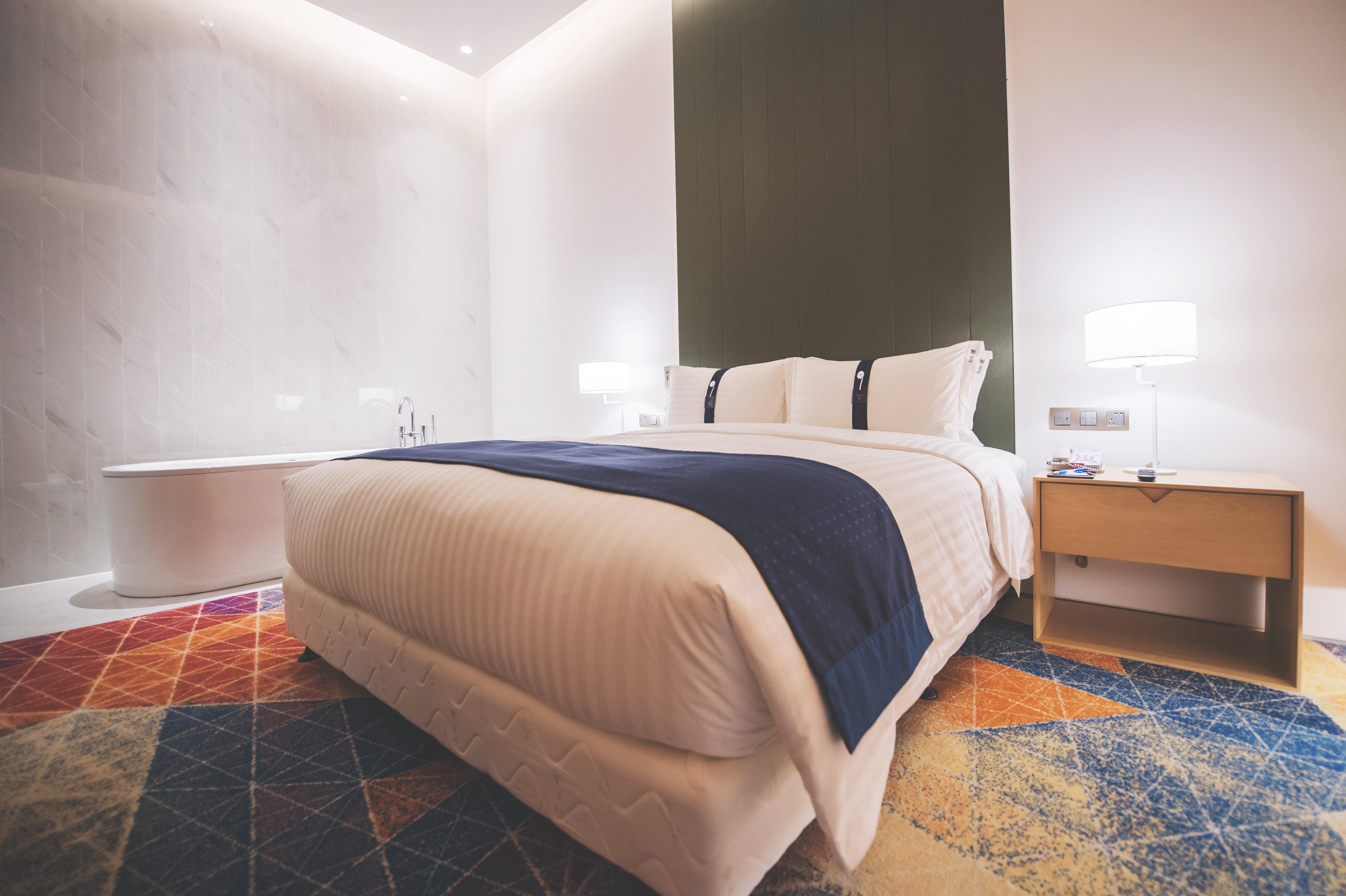 Holiday Inn Express Shanghai Songjiang Fangta, an IHG Hotel Bagian luar foto