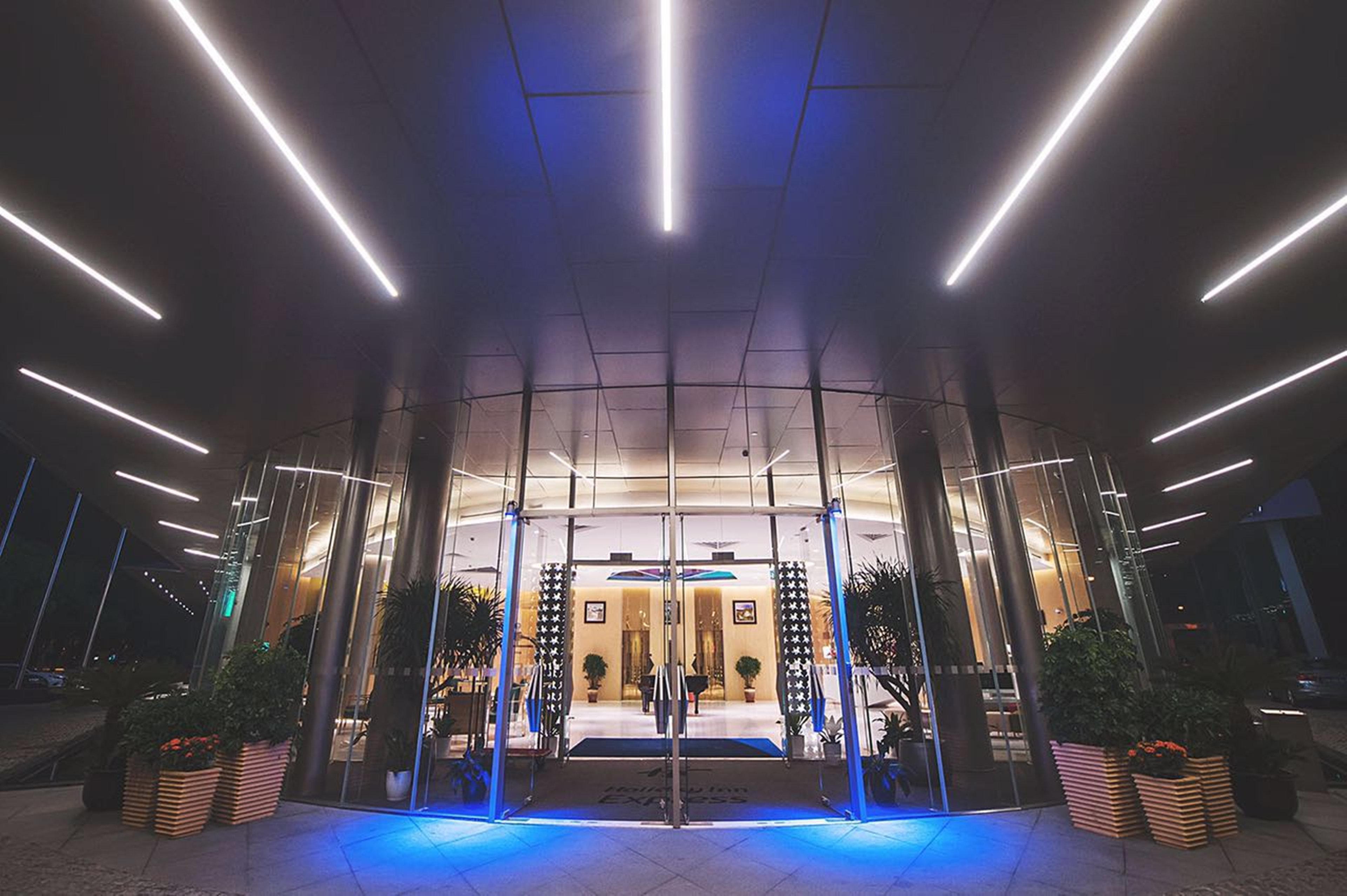 Holiday Inn Express Shanghai Songjiang Fangta, an IHG Hotel Bagian luar foto